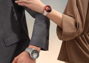 HUAWEI Watch 5: um dedo no pulso, outro no futuro 22 Huawei Watch GT 5 no pulso em corrida urbana”; “Huawei Watch D2 a medir pressão arterial MAPA no pulso”; “Palco do evento Huawei ‘Ride the Wind’ em Paris”