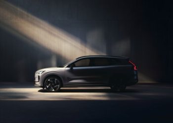 Volvo XC70 atinge 200 km em modo eléctrico