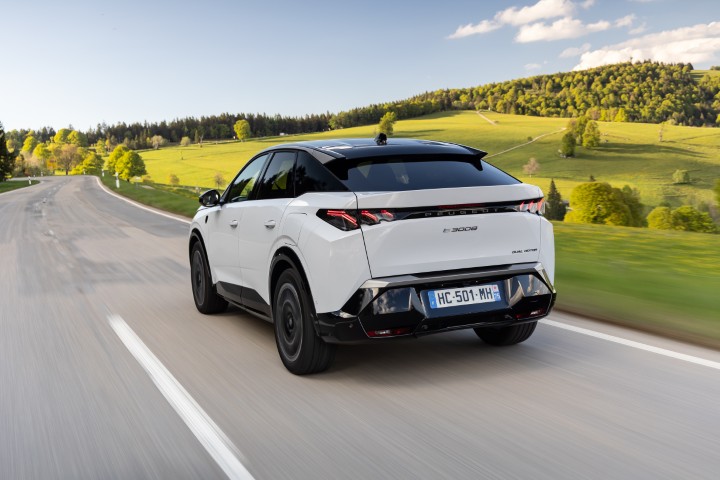 PEUGEOT E3008 DUAL MOTOR 0103