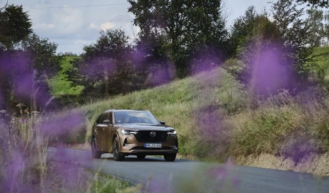 Tóquio cabe em Düsseldorf — e o Mazda CX-80 leva-nos até lá 1 Tóquio cabe em Düsseldorf — e o Mazda CX-80 leva-nos até lá