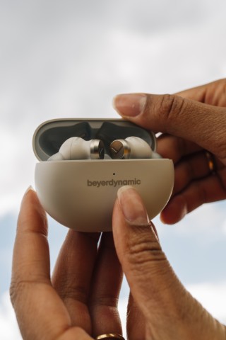 Beyerdynamic AMIRON100 24 07 Product Mood v1