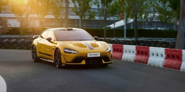 Xiaomi SU7 Ultra entra em pista no Gran Turismo 7