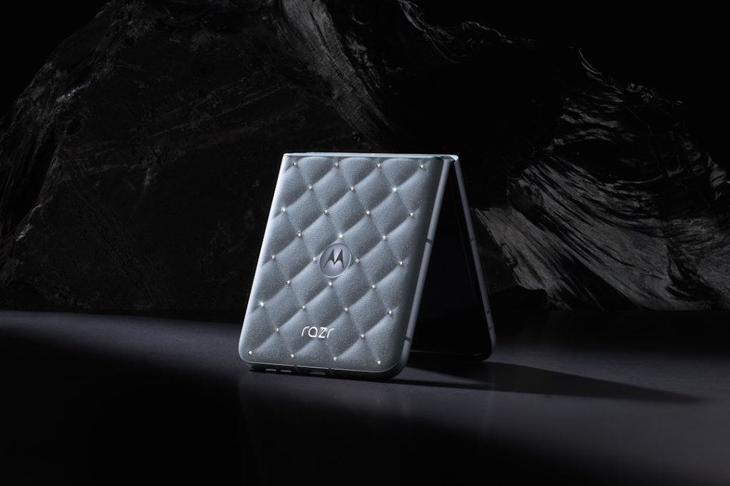 IMG 2 Motorola apresenta The Brilliant Collection com cristais Swarovski