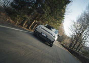 Leapmotor C10 AWD: 585 cv, tracção integral e carregamento ultra-rápido