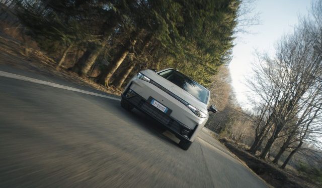 Leapmotor C10 AWD: 585 cv, tracção integral e carregamento ultra-rápido