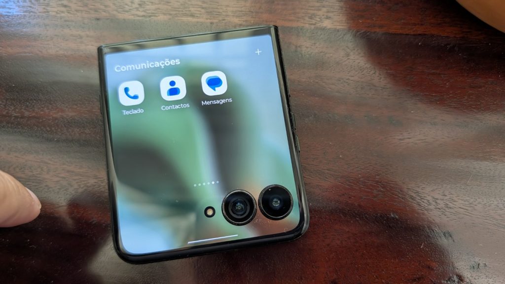 Analise Motorola Razr 60 Ultra d