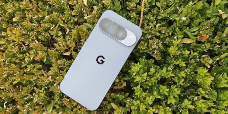 Google Pixel 10 Pro com Android 16 e Gemini – câmara tripla e Pro Res Zoom 100×