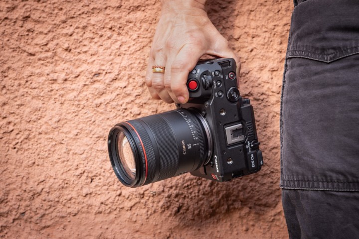 Canon EOS C50: cinema full-frame compacto em 7K 6 EOS C50 Lifestyle 2542