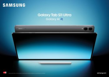 Samsung Galaxy Tab S11 Ultra com S Pen redesenhada em secretária moderna