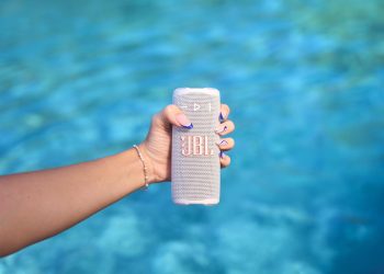 JBL Grip coluna portátil Bluetooth robusta com luz ambiente