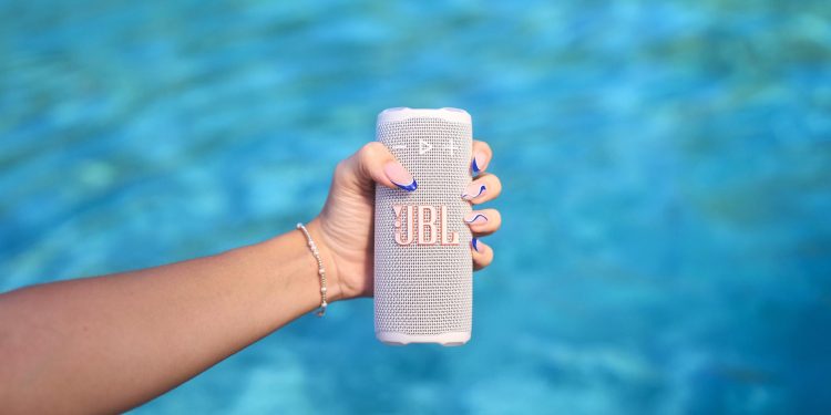 JBL Grip: nova coluna portátil robusta e acessível 1 JBL Grip coluna portátil Bluetooth robusta com luz ambiente