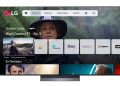 Uma Smart TV LG OLED moderna numa sala minimalista, a exibir a interface da aplicação MEO TV integrada, sem box ou cabos visíveis.