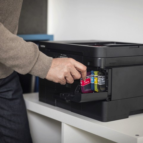 Brother: novas multifunções compactas para teletrabalho 3 MFCJ4550DW 02