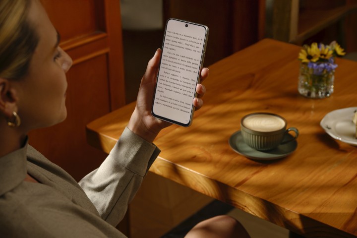 TCL NXTPAPER 60 Ultra Lifestyle 03