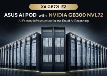 Sistema ASUS XA GB721-E2 com GPUs NVIDIA Blackwell Ultra instalado em rack de 48U com arrefecimento líquido.