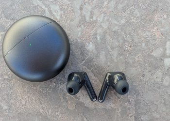 Huawei FreeBuds 7i em três cores com estojo de carregamento mate