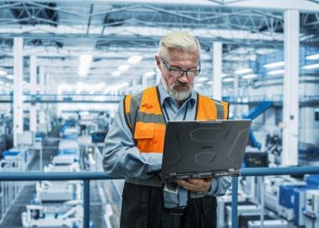 Portátil robusto Getac S510AD em ambiente industrial