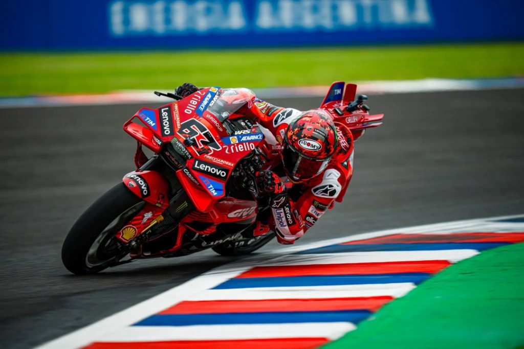 Ducati Lenovo Team – Triple Crown MotoGP 2025 garantida com tecnologia Lenovo e domínio total nas pistas.