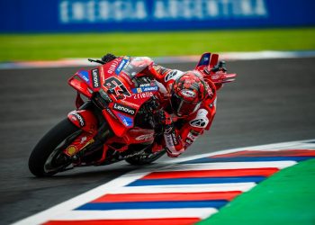 Ducati Lenovo Team – Triple Crown MotoGP 2025 garantida com tecnologia Lenovo e domínio total nas pistas.