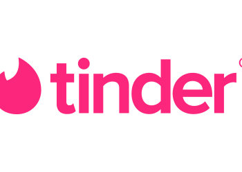 Ecrã de smartphone com o logótipo do Tinder, em fundo escuro, representando a solidão digital moderna.