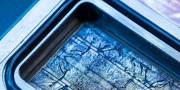 Microsoft microfluídica arrefecimento chips IA centros de dados