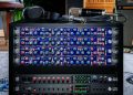 Módulo SSL Super 9000 de 1U com design inspirado nas consolas SL 9000 e Duality.