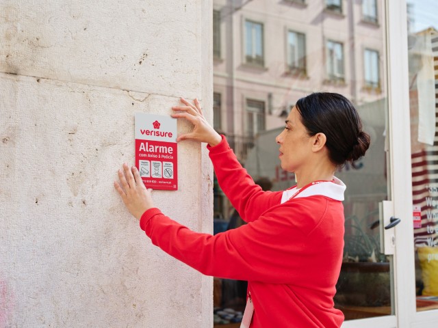 Senhora placa versiure