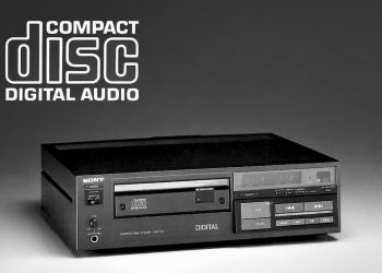 Sony CDP-101, primeiro leitor de CD do mundo, lançado em 1982 no Japão
