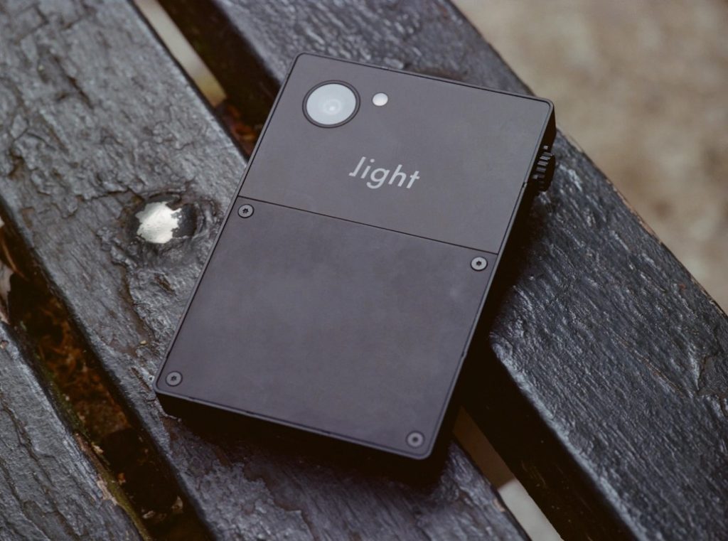The Light Phone III: o telemóvel que nos devolve o silêncio digital 3 The Light Phone III c