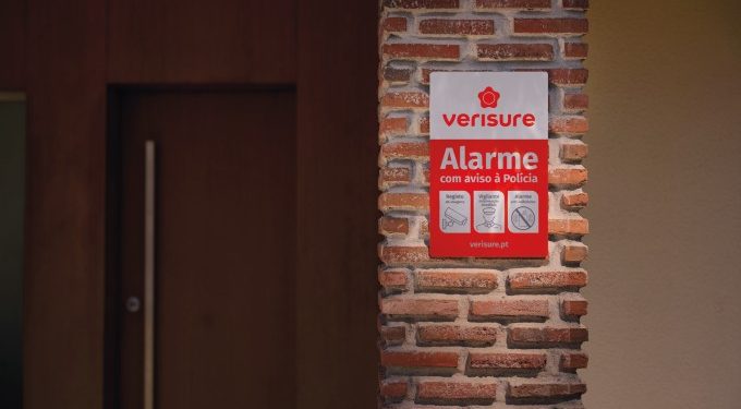 Verisure substitui Securitas Direct em Portugal, unificando a marca global de segurança.