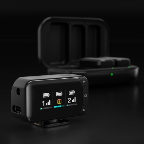 rode wireless mico camera reciever on black RX screen close up 4000x4000 rgb