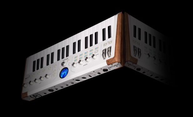Arturia AstroLab 37: potência total num teclado portátil 1 Teclado Arturia AstroLab 37, edição compacta da série AstroLab, com ecrã a cores e controlos de performance.