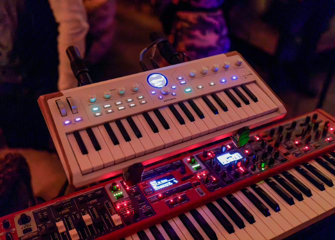 Arturia AstroLab 37: potência total num teclado portátil 3 Arturia AstroLab 37 d 1