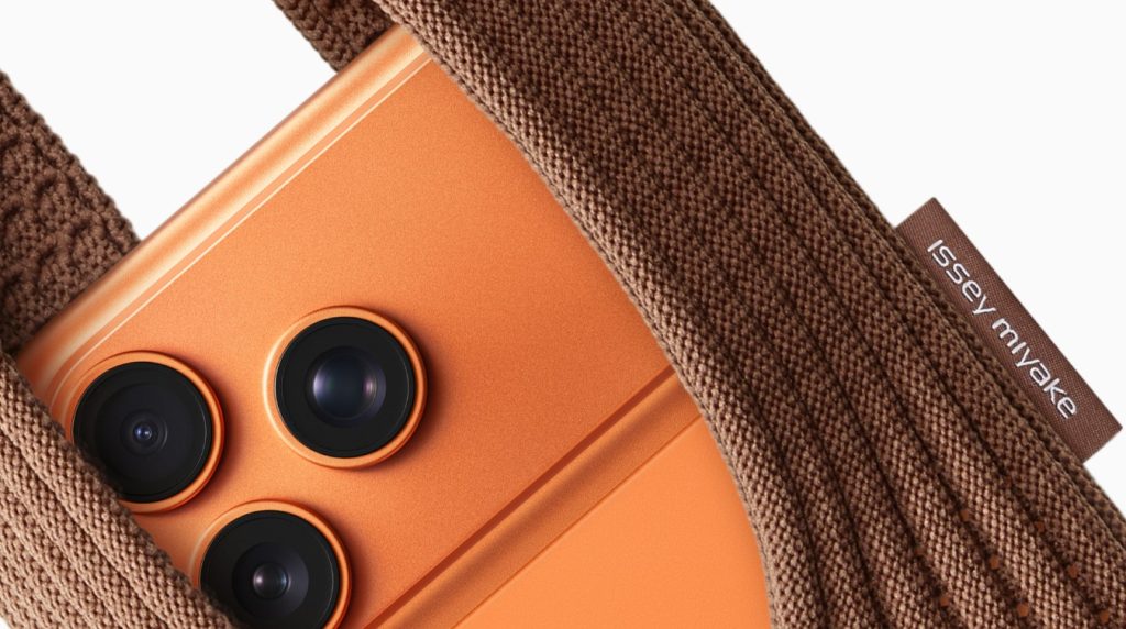 iPhone pocket issey miyake