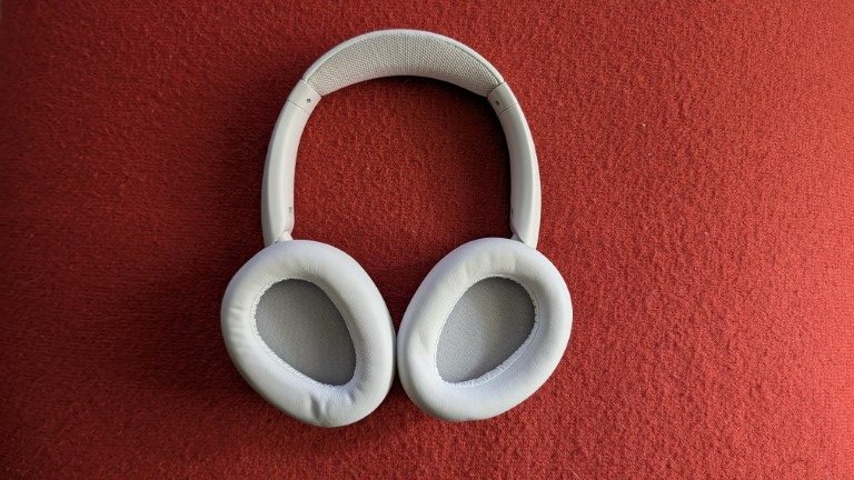 Analise JLab JBuds Lux ANC a 1 rotated