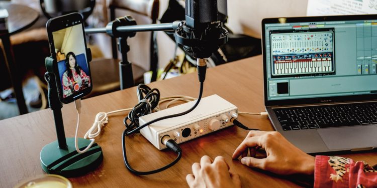 Interface Arturia MiniFuse 2 OTG para criação musical móvel