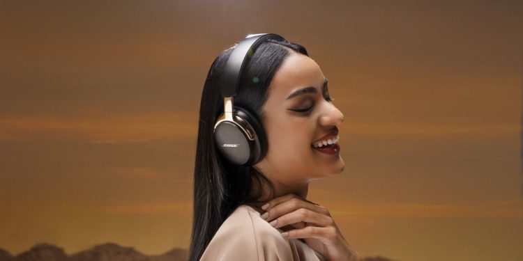 Bose Desert Gold Collection: áudio premium com estilo 1 Bose Desert Gold Collection com QuietComfort Ultra e Ultra Open Earbuds