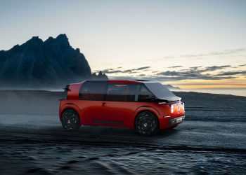 Citroën ELO concept car eléctrico, interior modular para seis pessoas, design laranja vibrante.