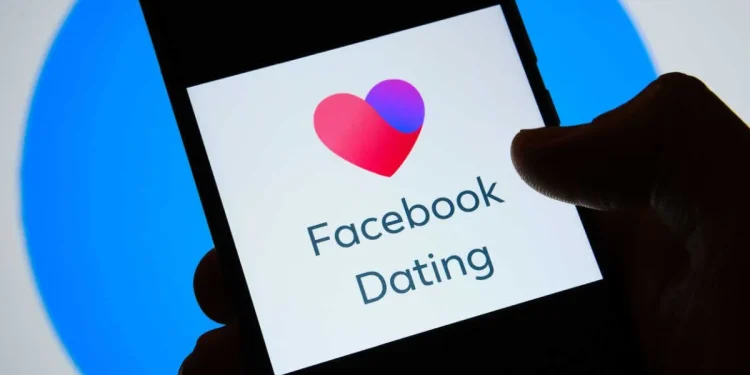 Perfil do Facebook Dating dentro da aplicação, com opções de correspondências.