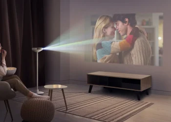 LG MoodMate: o projetor 3‑em‑1 da LG que junta cinema, luz ambiente e coluna Bluetooth