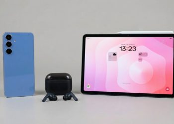 Samsung Galaxy S25 FE, Tab S11 e Buds3 FE dispostos juntos mostrando ecossistema Galaxy