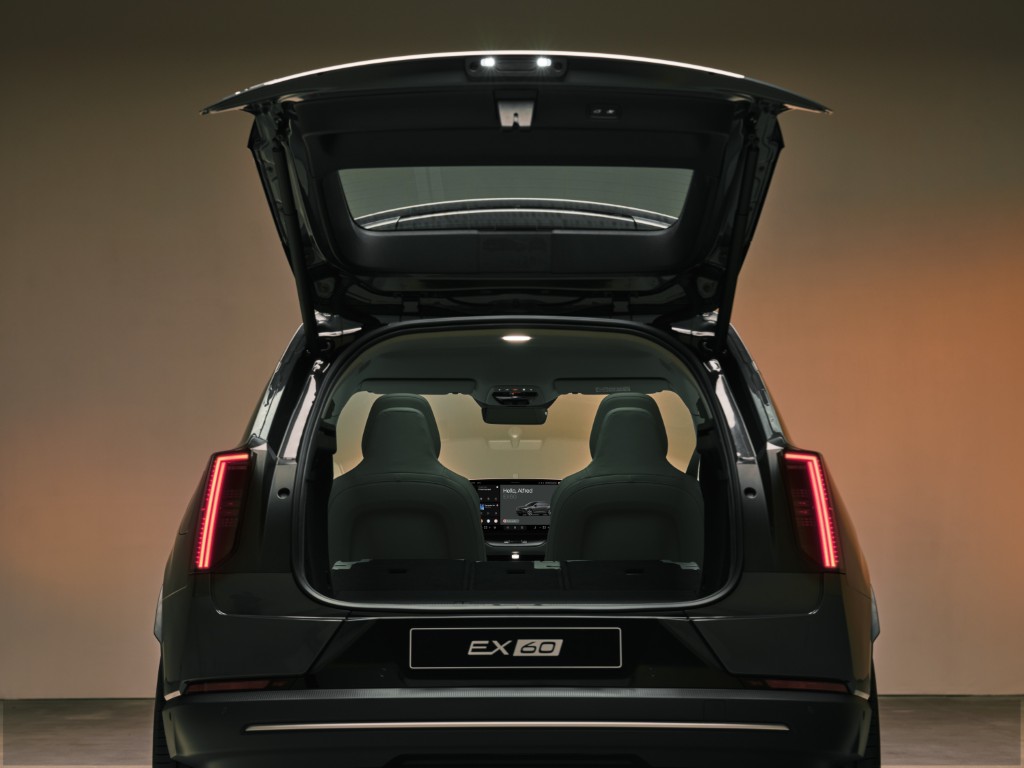 Volvo EX60: o eléctrico que quer acabar com a ansiedade 13 EX60 BAGAGEIRA COM BANCOS TRASEIROS DEITADOS