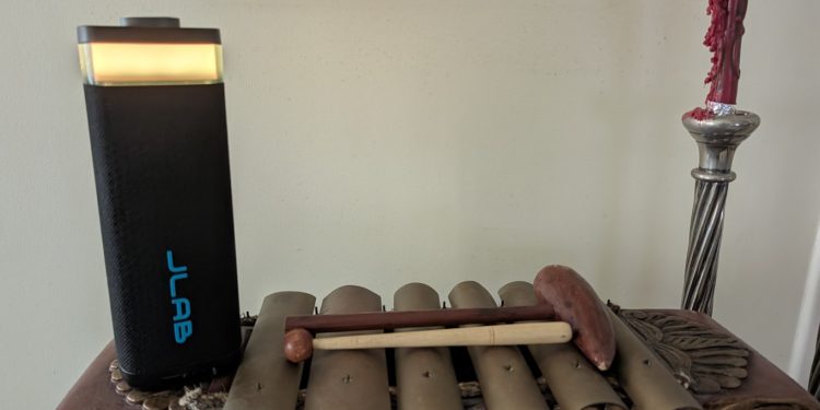 Análise JLab JBuds Party: para quem é? 1 Coluna portátil JLab JBuds Party com luzes LED RGB multicolor