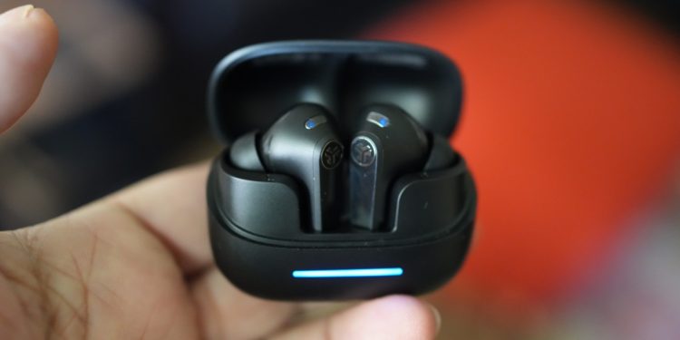 JLab JBuds Pods ANC, auriculares true wireless com cancelamento de ruído activo