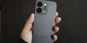 OPPO Reno15 Pro em destaque com câmara tripla de 200MP e ecrã AMOLED de 6,32 polegadas