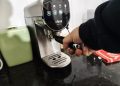 Máquina de café expresso Ufesa Sienna em aço inoxidável com portafiltro e vaporizador orientável