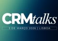 Participantes sentados numa sala de conferências na sede da Pipedrive em Lisboa, a assistir a uma apresentação sobre CRM e vendas.