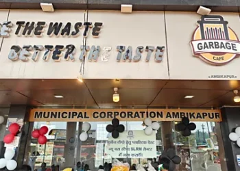 Garbage Cafe Índia troca lixo por comida