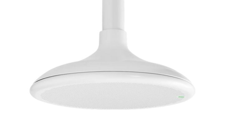 Microfone de teto Shure MXA901 instalado numa sala de reuniões moderna com design minimalista