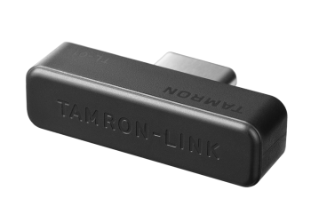 Tamron-Link TL-01 ligado a objetiva Tamron com smartphone iPhone a controlar a Tamron Lens Utility via Bluetooth